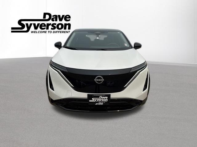 Photo of 2025 2t Wht Blk Roof Nissan ARIYA