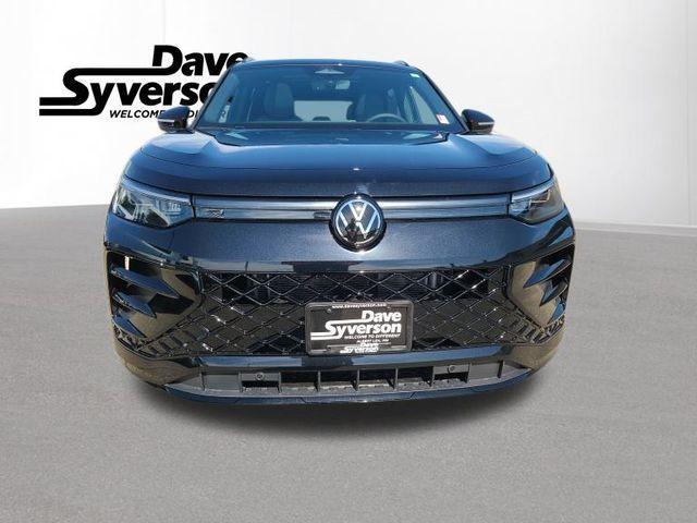 Photo of 2025 Deep Black Pearl Effect Volkswagen Tiguan