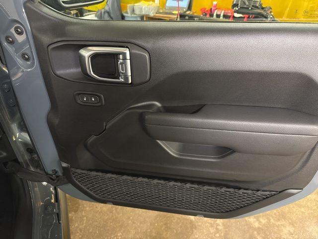 Photo of 2025 Anvil Clearcoat Jeep Wrangler