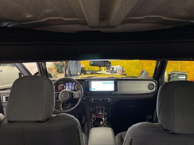 Photo of 2025 Anvil Clearcoat Jeep Wrangler