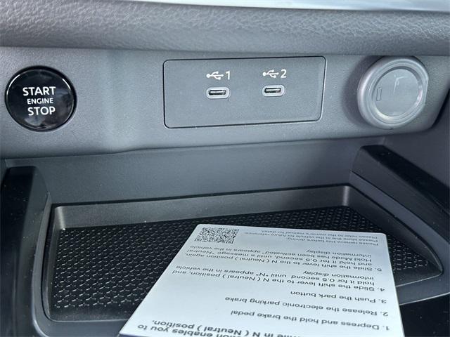 Photo of 2025 Glacier White Nissan Rogue
