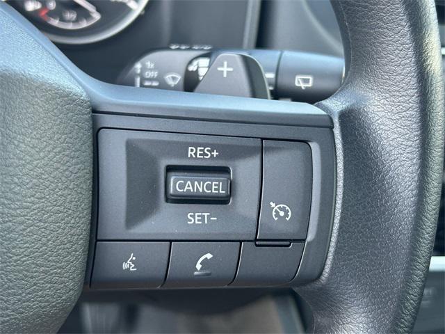 Photo of 2025 Glacier White Nissan Rogue