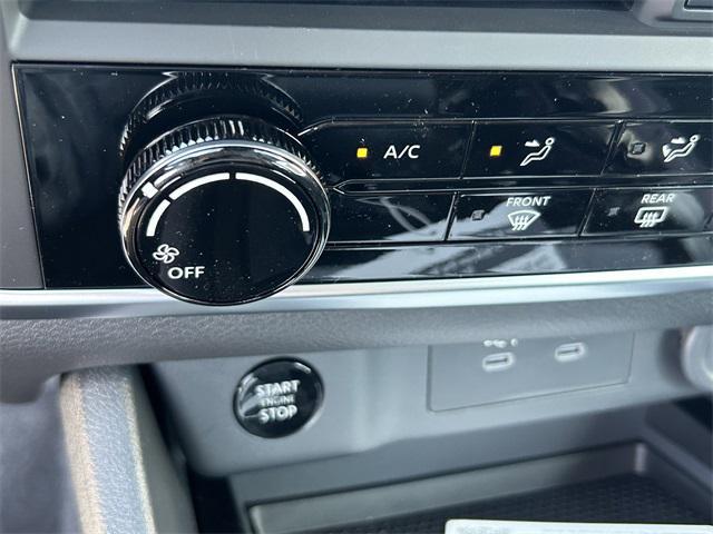 Photo of 2025 Glacier White Nissan Rogue