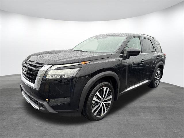 Photo of 2025 Super Black Nissan Pathfinder