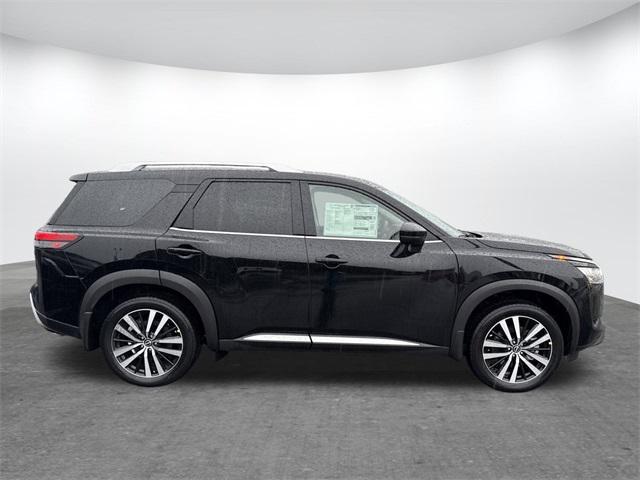 Photo of 2025 Super Black Nissan Pathfinder