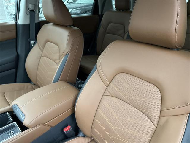 Photo of 2025 Super Black Nissan Pathfinder