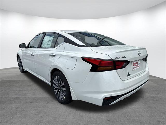 Photo of 2025 Pearl White Tricoat Nissan Altima