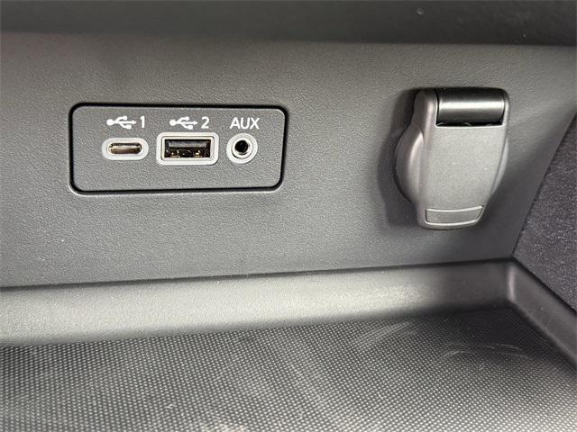 Photo of 2025 Pearl White Tricoat Nissan Altima