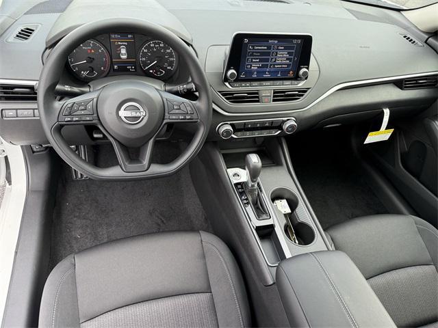 Photo of 2025 Pearl White Tricoat Nissan Altima