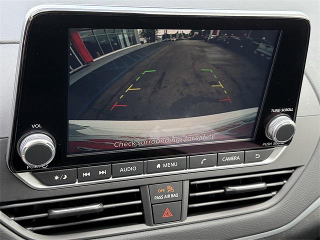Photo of 2025 Pearl White Tricoat Nissan Altima