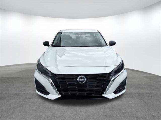 Photo of 2025 Pearl White Tricoat Nissan Altima
