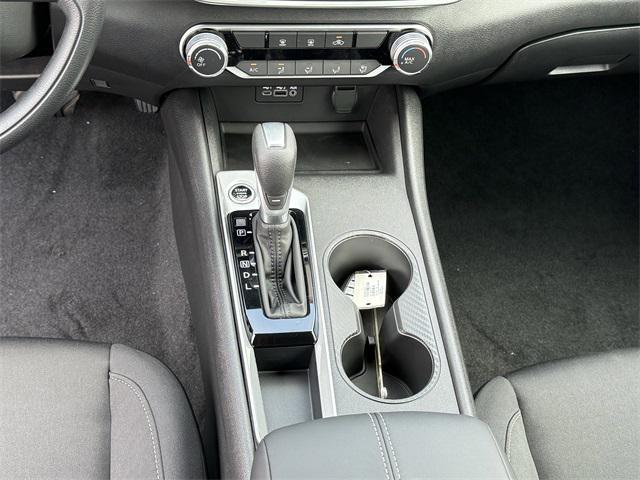 Photo of 2025 Pearl White Tricoat Nissan Altima