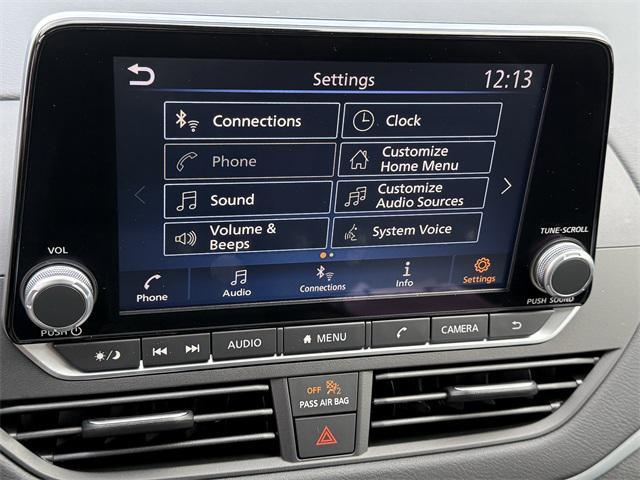 Photo of 2025 Pearl White Tricoat Nissan Altima