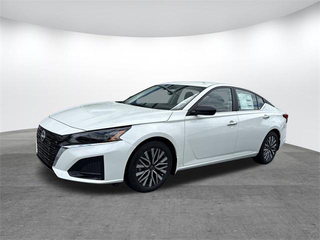 Photo of 2025 Pearl White Tricoat Nissan Altima