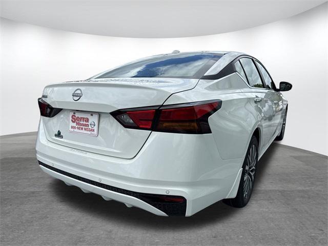Photo of 2025 Pearl White Tricoat Nissan Altima