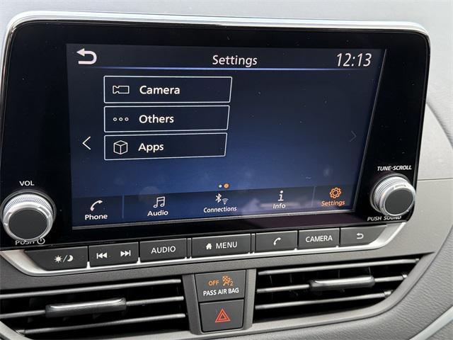 Photo of 2025 Pearl White Tricoat Nissan Altima