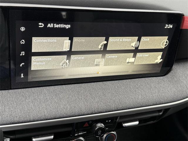 Photo of 2025 Super Black Nissan Kicks