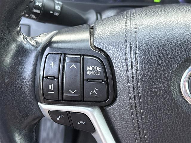 Photo of 2019 Blizzard Pearl Toyota Highlander