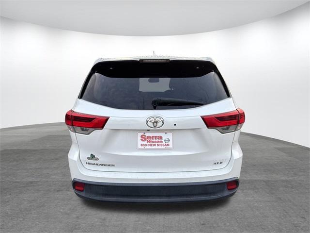 Photo of 2019 Blizzard Pearl Toyota Highlander