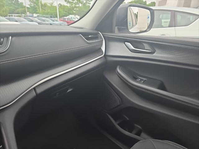 Photo of 2023 Bright White Clearcoat Jeep Grand Cherokee L
