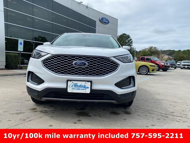 Photo of 2023 Oxford White Ford Edge