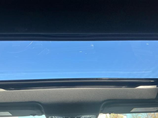 Photo of 2023 Summit White GMC Sierra 1500