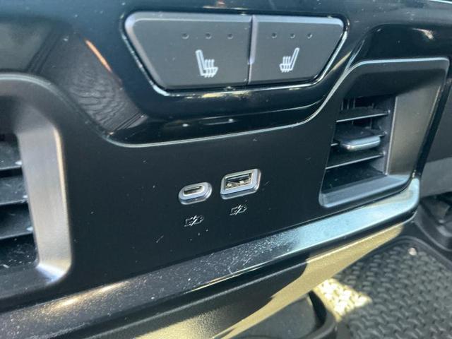 Photo of 2023 Summit White GMC Sierra 1500