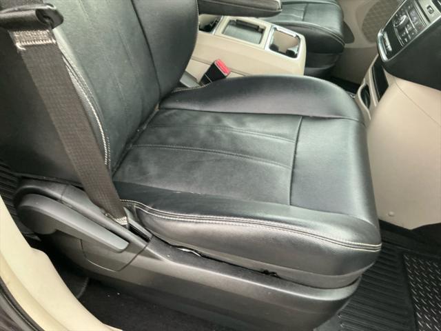 Photo of 2013 Maximum Steel Metallic Clearcoat Chrysler Town & Country