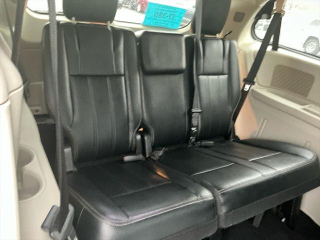 Photo of 2013 Maximum Steel Metallic Clearcoat Chrysler Town & Country