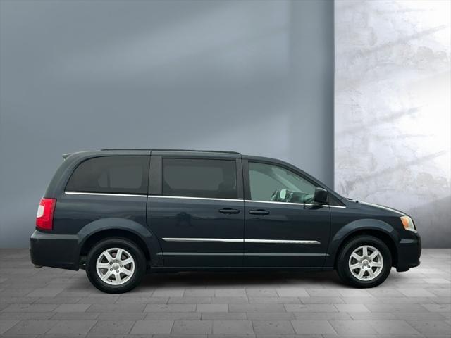 Photo of 2013 Maximum Steel Metallic Clearcoat Chrysler Town & Country