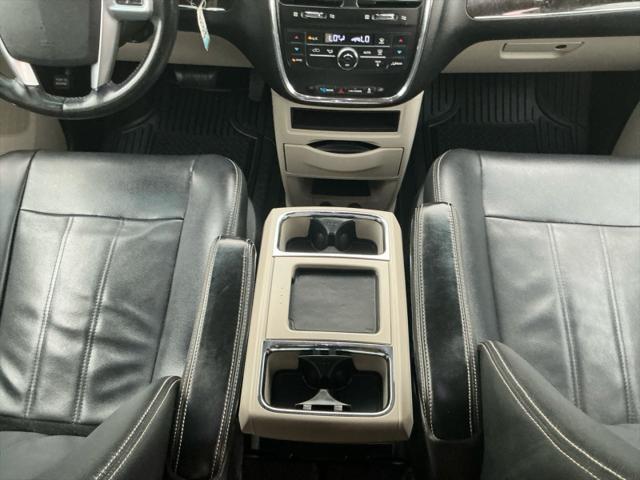 Photo of 2013 Maximum Steel Metallic Clearcoat Chrysler Town & Country