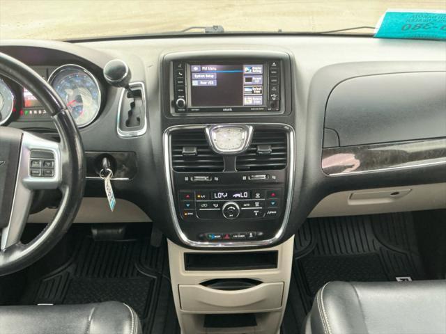 Photo of 2013 Maximum Steel Metallic Clearcoat Chrysler Town & Country