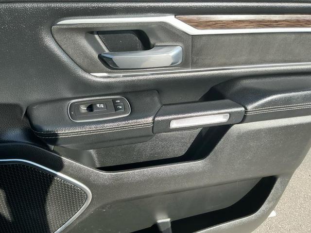 Photo of 2019 Granite Crystal Metallic Clearcoat RAM 1500