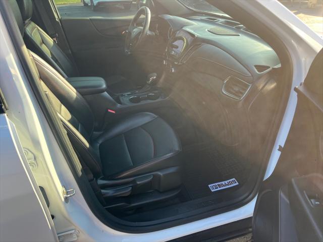 Photo of 2023 Iridescent Pearl Tricoat Chevrolet Equinox