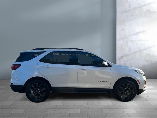 Photo of 2023 Iridescent Pearl Tricoat Chevrolet Equinox