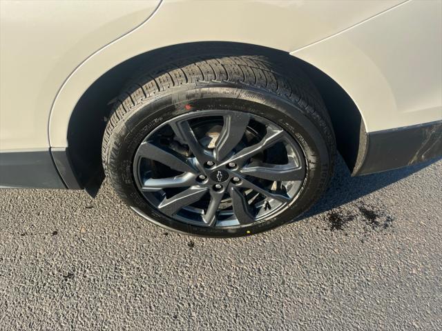 Photo of 2023 Iridescent Pearl Tricoat Chevrolet Equinox