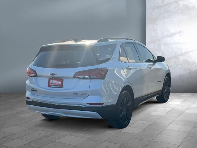 Photo of 2023 Iridescent Pearl Tricoat Chevrolet Equinox