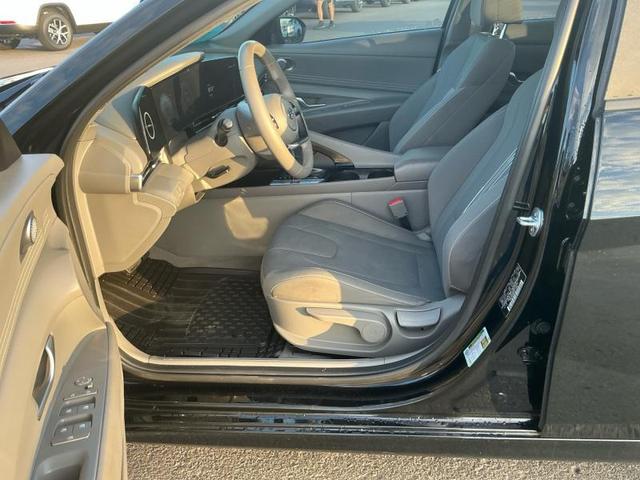 Photo of 2023 Phantom Black Hyundai ELANTRA