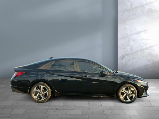 Photo of 2023 Phantom Black Hyundai ELANTRA