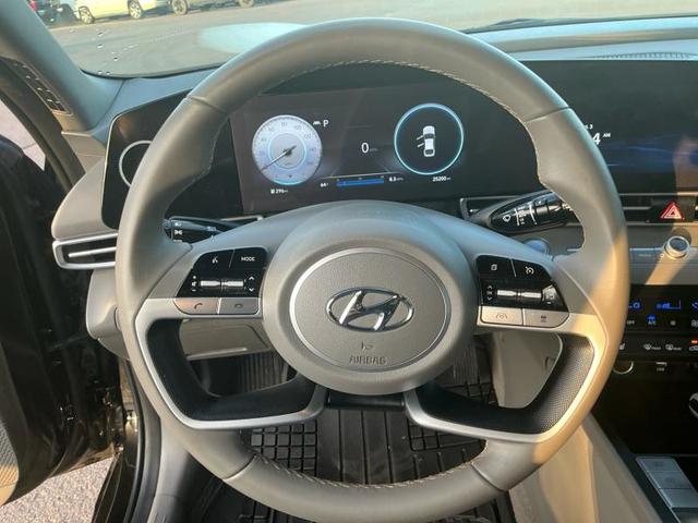 Photo of 2023 Phantom Black Hyundai ELANTRA