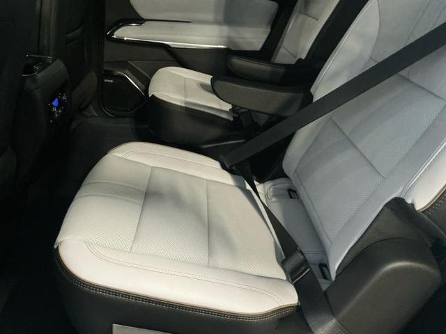 Photo of 2026 Polar White Tricoat Chevrolet Traverse