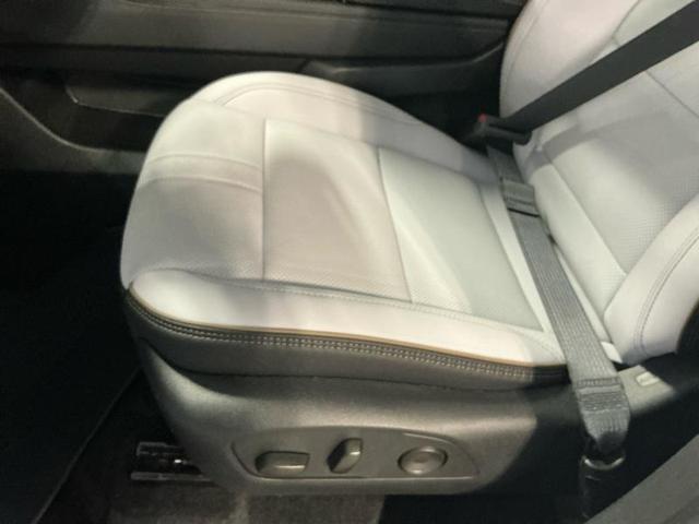 Photo of 2026 Polar White Tricoat Chevrolet Traverse