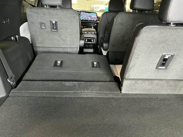 Photo of 2026 Polar White Tricoat Chevrolet Traverse