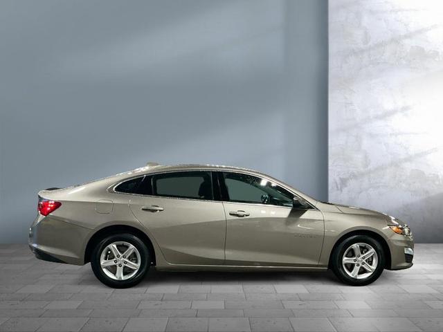 Photo of 2024 Mineral Gray Metallic Chevrolet Malibu