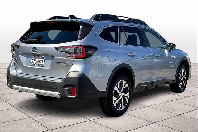 Photo of 2022 Ice Silver Metallic Subaru Outback