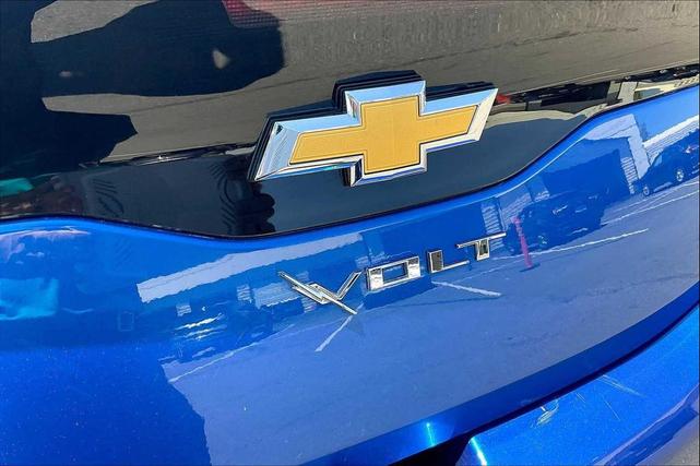 Photo of 2018 Kinetic Blue Metallic Chevrolet Volt