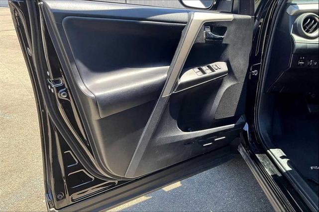 Photo of 2018 Black Toyota RAV4