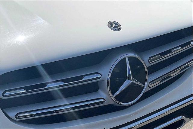 Photo of 2020 Polar White Mercedes-Benz GLC 300