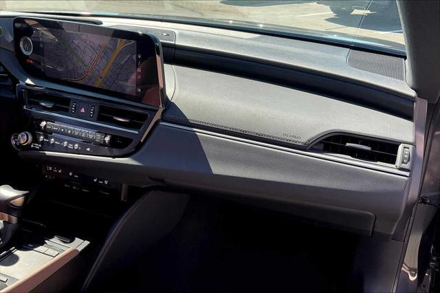 Photo of 2022 Cloudburst Gray Lexus ES 300h
