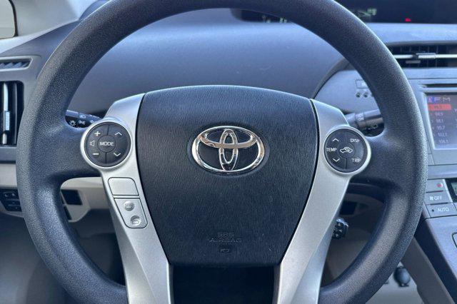 Photo of 2014 White Toyota Prius